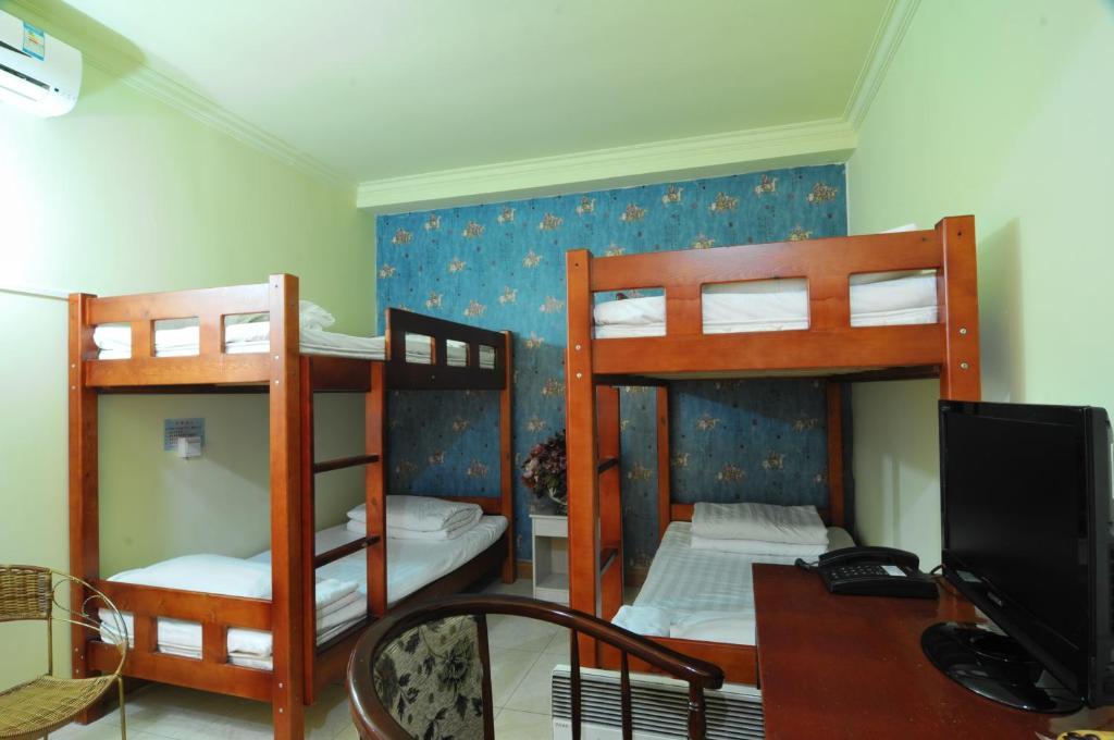 Апартаменты Happy Dragon Courtyard- Newly Renovated With French Windows, Near Tian'anmen Forbidden City,lama Temple And Heaven Temple, 3minutes Walk From Subway,fluent Speaking With Tourist Sights Tickets Service ,free Coffee &laundry Service Пекин