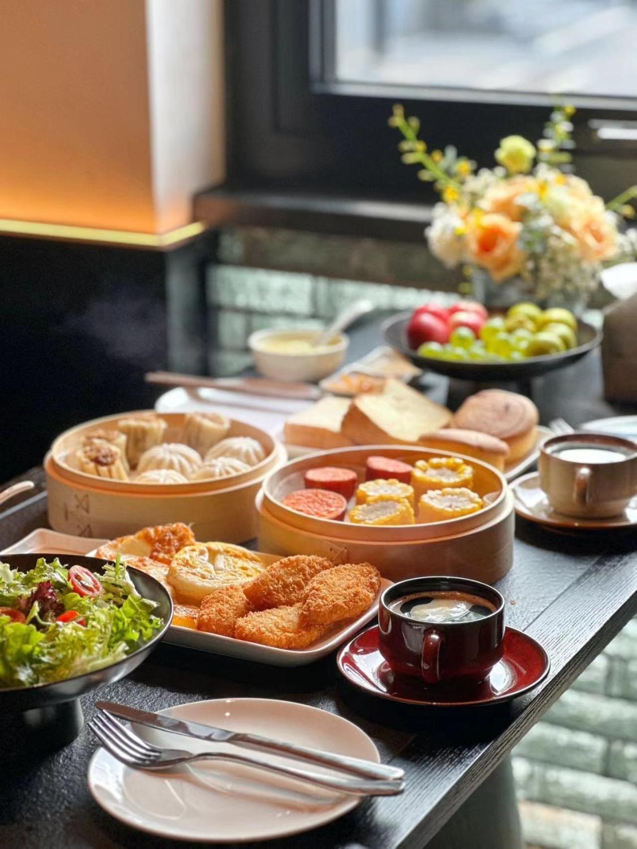 Happy Dragon Courtyard- Newly Renovated With French Windows, Near Tian'anmen Forbidden City,lama Temple And Heaven Temple, 3minutes Walk From Subway,fluent Speaking With Tourist Sights Tickets Service ,free Coffee &laundry Service *