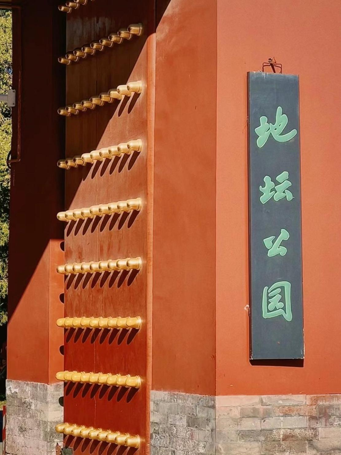 Happy Dragon Courtyard- Newly Renovated With French Windows, Near Tian'anmen Forbidden City,lama Temple And Heaven Temple, 3minutes Walk From Subway,fluent Speaking With Tourist Sights Tickets Service ,free Coffee &laundry Service *