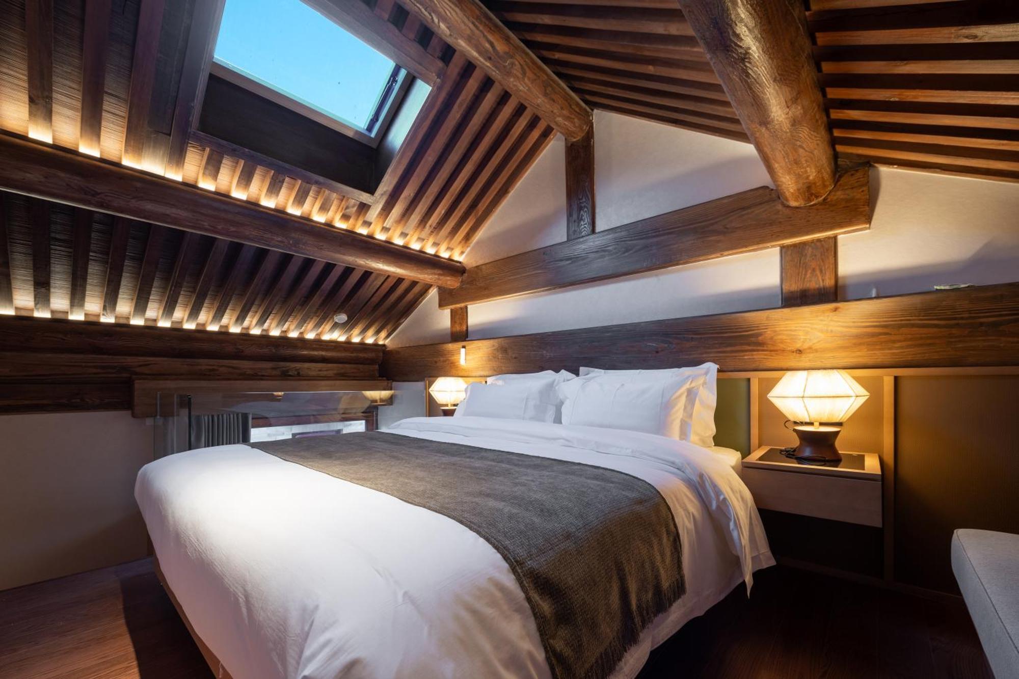 Happy Dragon Courtyard- Newly Renovated With French Windows, Near Tian'anmen Forbidden City,lama Temple And Heaven Temple, 3minutes Walk From Subway,fluent Speaking With Tourist Sights Tickets Service ,free Coffee &laundry Service Апартаменты