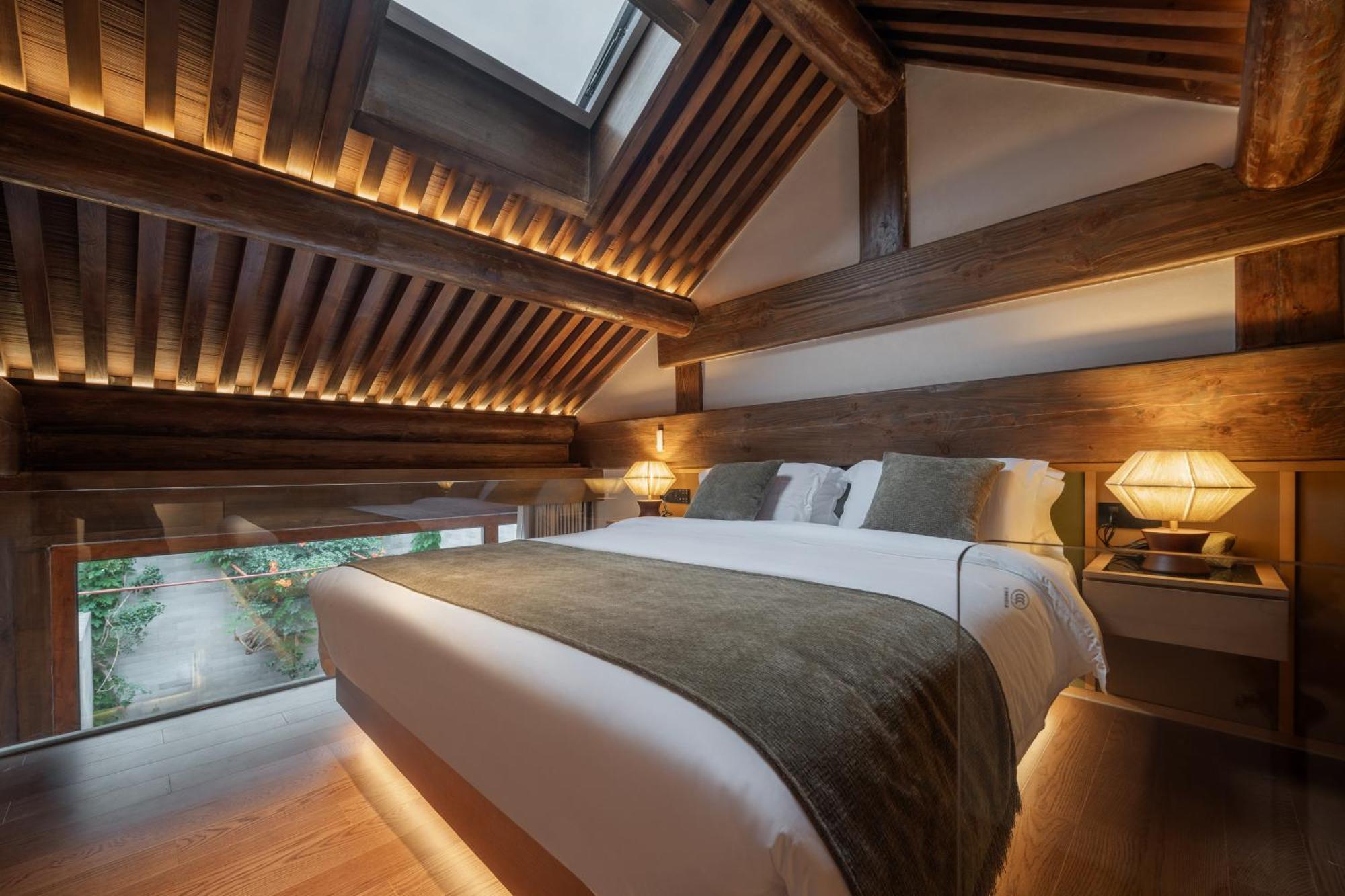 Happy Dragon Courtyard- Newly Renovated With French Windows, Near Tian'anmen Forbidden City,lama Temple And Heaven Temple, 3minutes Walk From Subway,fluent Speaking With Tourist Sights Tickets Service ,free Coffee &laundry Service Апартаменты *