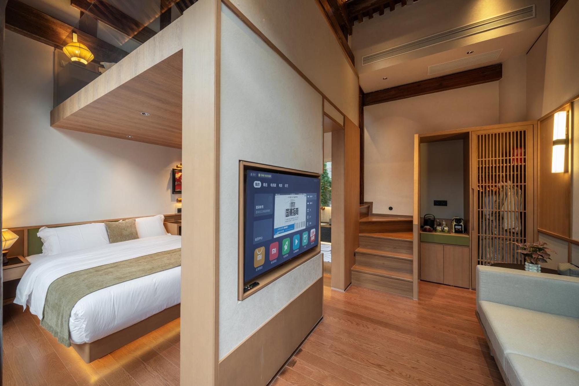 Апартаменты Happy Dragon Courtyard- Newly Renovated With French Windows, Near Tian'anmen Forbidden City,lama Temple And Heaven Temple, 3minutes Walk From Subway,fluent Speaking With Tourist Sights Tickets Service ,free Coffee &laundry Service Пекин