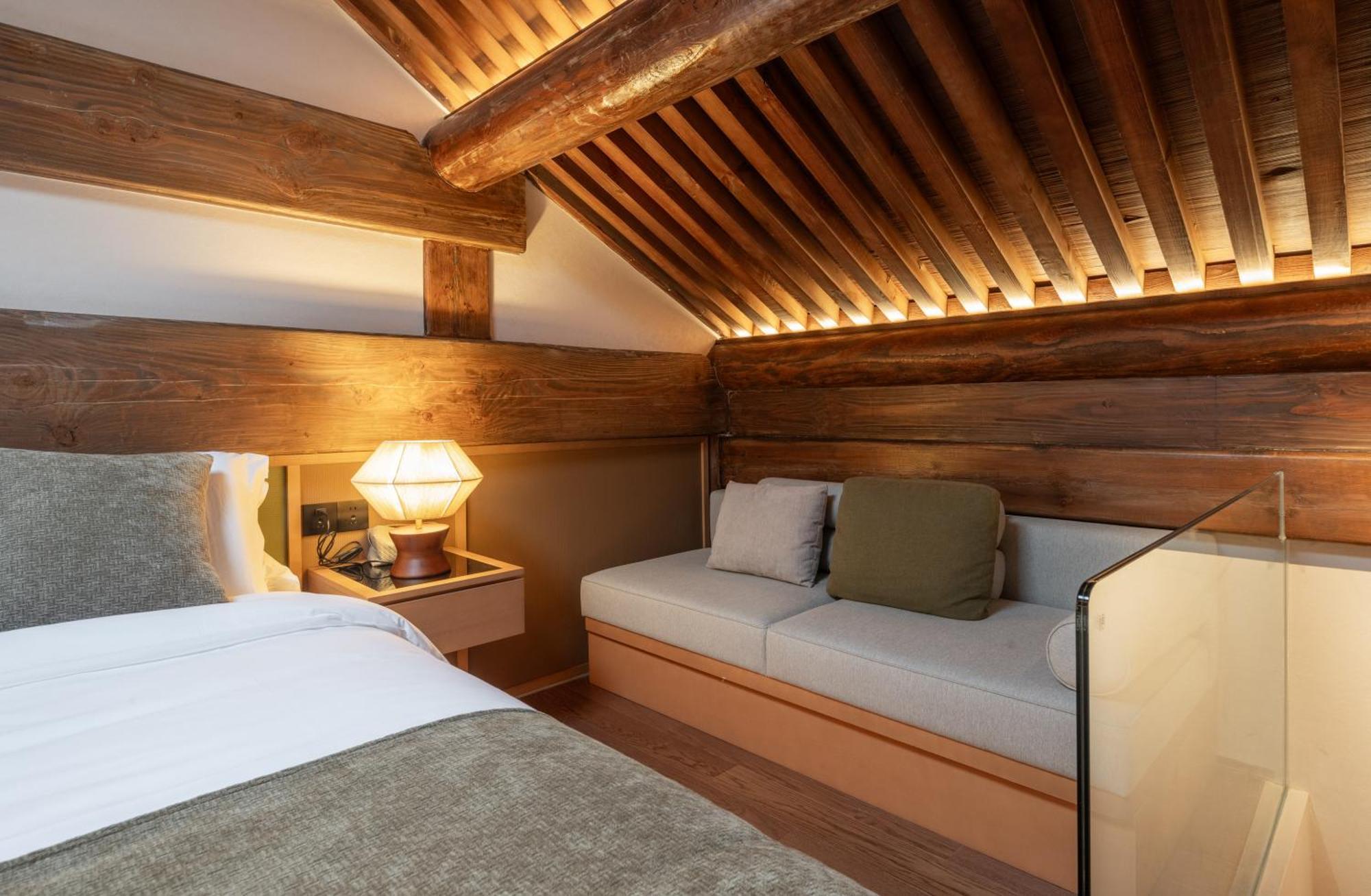 Апартаменты Happy Dragon Courtyard- Newly Renovated With French Windows, Near Tian'anmen Forbidden City,lama Temple And Heaven Temple, 3minutes Walk From Subway,fluent Speaking With Tourist Sights Tickets Service ,free Coffee &laundry Service